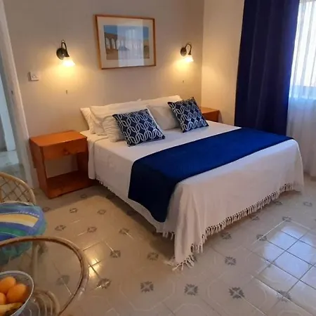 Bronja Airconditioned * Xlendi